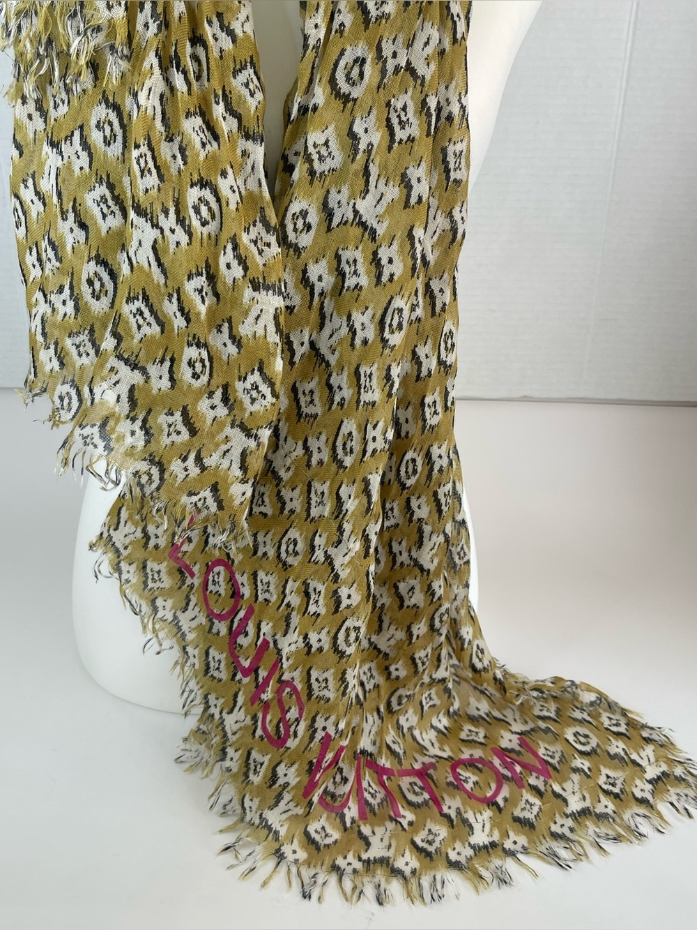 Louis Vuitton Moutard Monogram Etole Ikat Shawl - Picture 2 of 12